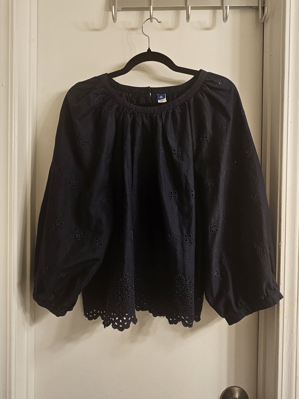 Old Navy Navy Eyelet Peasant Puff Sleeve Blouse. Size XLT